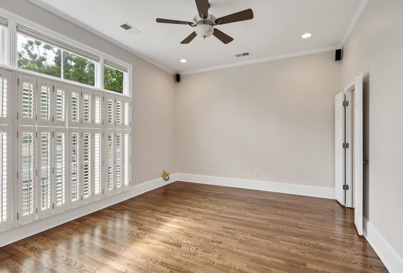 579 FRONT ST, Memphis, Tennessee 38103, 3 Bedrooms Bedrooms, 6 Rooms Rooms,3 BathroomsBathrooms,Residential,For Sale,FRONT,10223626
