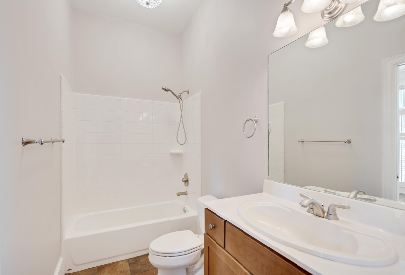 579 FRONT ST, Memphis, Tennessee 38103, 3 Bedrooms Bedrooms, 6 Rooms Rooms,3 BathroomsBathrooms,Residential,For Sale,FRONT,10223626