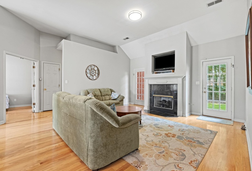 393 FOUNTAIN CREST DR, Memphis, Tennessee 38120, 3 Bedrooms Bedrooms, 7 Rooms Rooms,2 BathroomsBathrooms,Residential,For Sale,FOUNTAIN CREST,10223634
