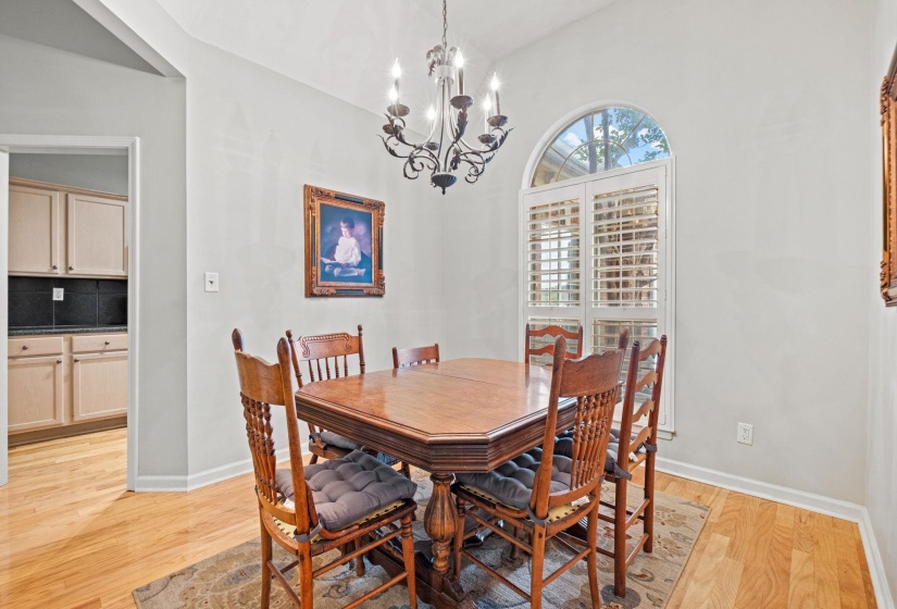 393 FOUNTAIN CREST DR, Memphis, Tennessee 38120, 3 Bedrooms Bedrooms, 7 Rooms Rooms,2 BathroomsBathrooms,Residential,For Sale,FOUNTAIN CREST,10223634
