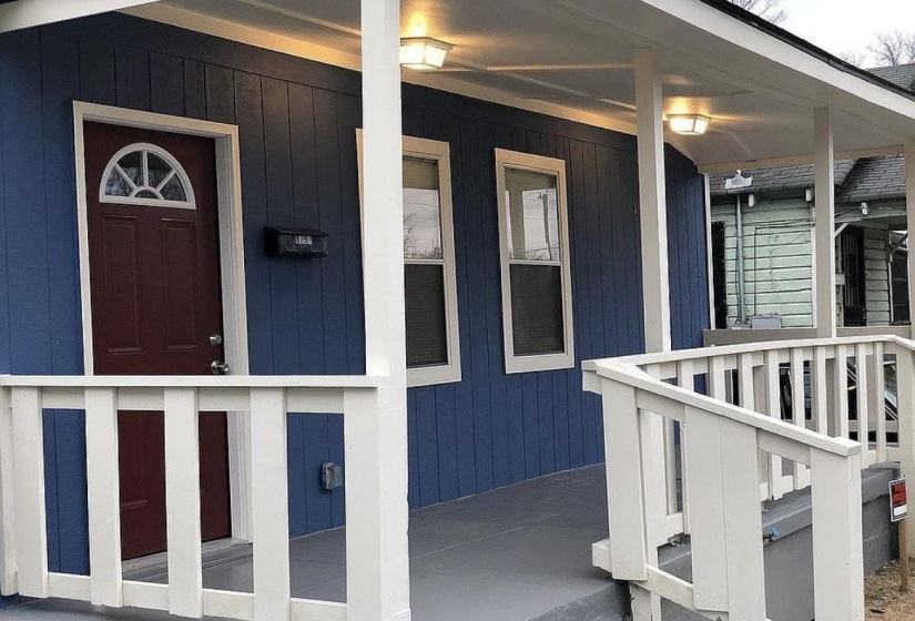 Entrance to property with a porch