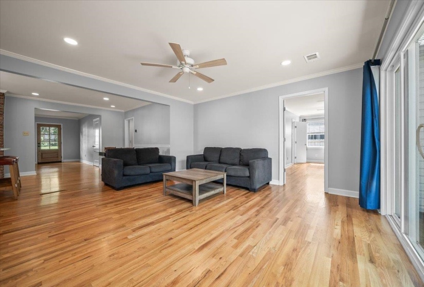 3808 OAKLEY AVE, Memphis, Tennessee 38111, 4 Bedrooms Bedrooms, 9 Rooms Rooms,2 BathroomsBathrooms,Residential,For Sale,OAKLEY,10223655
