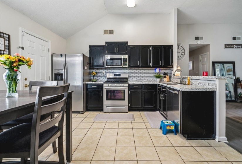 2597 APPLING GLEN DR, Memphis, Tennessee 38133, 3 Bedrooms Bedrooms, 5 Rooms Rooms,2 BathroomsBathrooms,Residential,For Sale,APPLING GLEN,10223660
