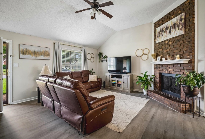 2597 APPLING GLEN DR, Memphis, Tennessee 38133, 3 Bedrooms Bedrooms, 5 Rooms Rooms,2 BathroomsBathrooms,Residential,For Sale,APPLING GLEN,10223660