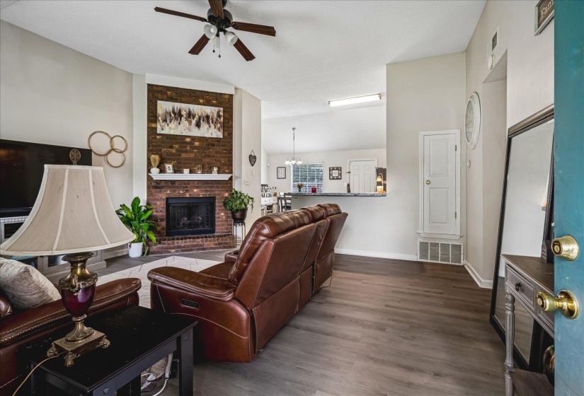 2597 APPLING GLEN DR, Memphis, Tennessee 38133, 3 Bedrooms Bedrooms, 5 Rooms Rooms,2 BathroomsBathrooms,Residential,For Sale,APPLING GLEN,10223660
