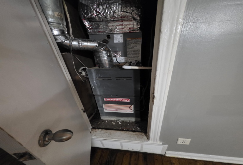 Goodman furnace system with insulated ductwork