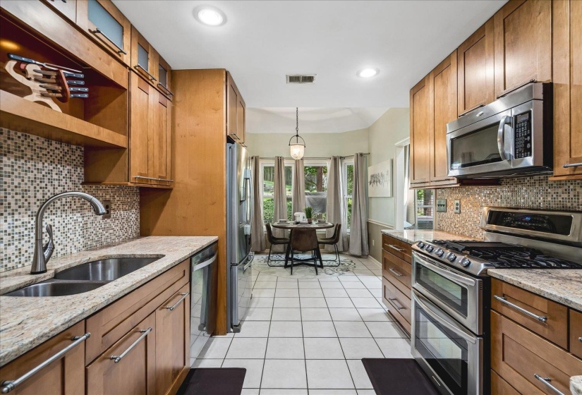 2309 HICKORY PATH DR, Cordova, Tennessee 38016, 3 Bedrooms Bedrooms, 7 Rooms Rooms,2.1 BathroomsBathrooms,Residential,For Sale,HICKORY PATH,10223676