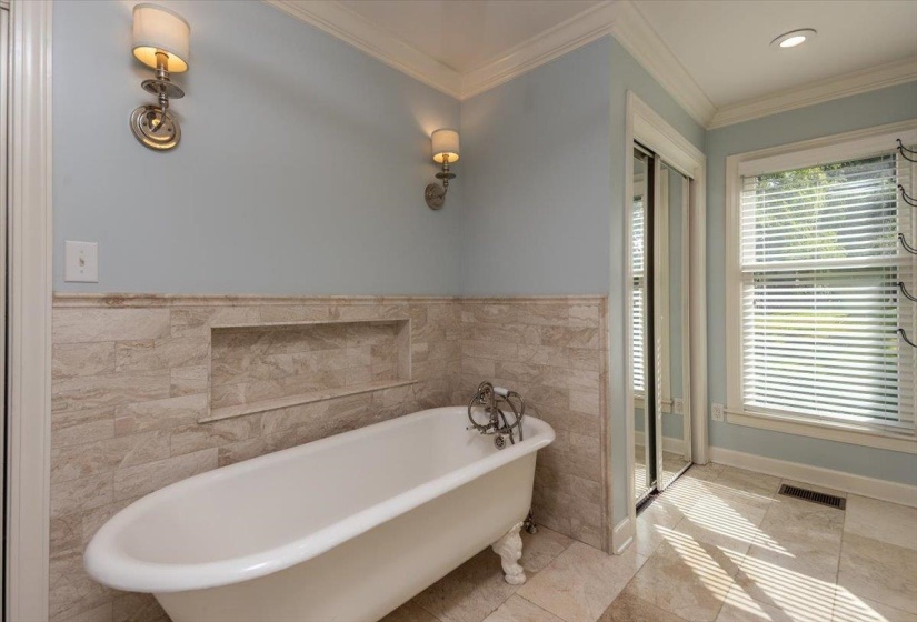 2608 HOLLY SPRING DR, Germantown, Tennessee 38138, 5 Bedroom Bedrooms, 10 Room Rooms,4.1 BathroomBathrooms,Residential,For Sale,HOLLY SPRING,0,10223679