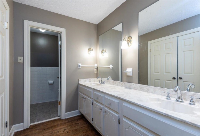 2608 HOLLY SPRING DR, Germantown, Tennessee 38138, 5 Bedroom Bedrooms, 10 Room Rooms,4.1 BathroomBathrooms,Residential,For Sale,HOLLY SPRING,0,10223679