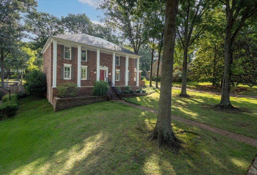 2608 HOLLY SPRING DR, Germantown, Tennessee 38138, 5 Bedroom Bedrooms, 10 Room Rooms,4.1 BathroomBathrooms,Residential,For Sale,HOLLY SPRING,0,10223679