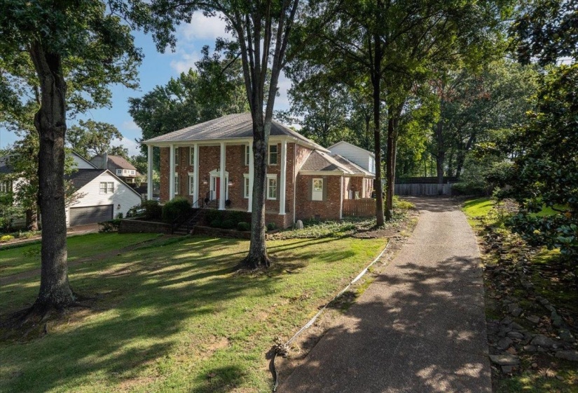 2608 HOLLY SPRING DR, Germantown, Tennessee 38138, 5 Bedroom Bedrooms, 10 Room Rooms,4.1 BathroomBathrooms,Residential,For Sale,HOLLY SPRING,0,10223679