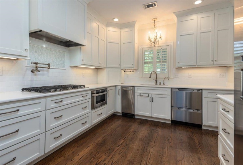 2608 HOLLY SPRING DR, Germantown, Tennessee 38138, 5 Bedroom Bedrooms, 10 Room Rooms,4.1 BathroomBathrooms,Residential,For Sale,HOLLY SPRING,0,10223679