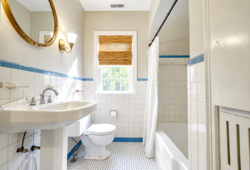 31 CENTURY ST, Memphis, Tennessee 38111, 3 Bedroom Bedrooms, 7 Room Rooms,2 BathroomBathrooms,Residential,For Sale,CENTURY,0,10223680