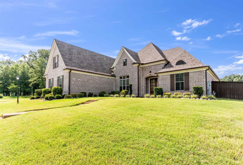 10511 LAWRENCEBURG LN, Lakeland, Tennessee 38002, 4 Bedrooms Bedrooms, 9 Rooms Rooms,3.1 BathroomsBathrooms,Residential,For Sale,LAWRENCEBURG,10223689
