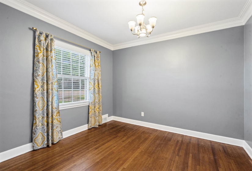 Separate dining room, large windows and smooth ceilings.