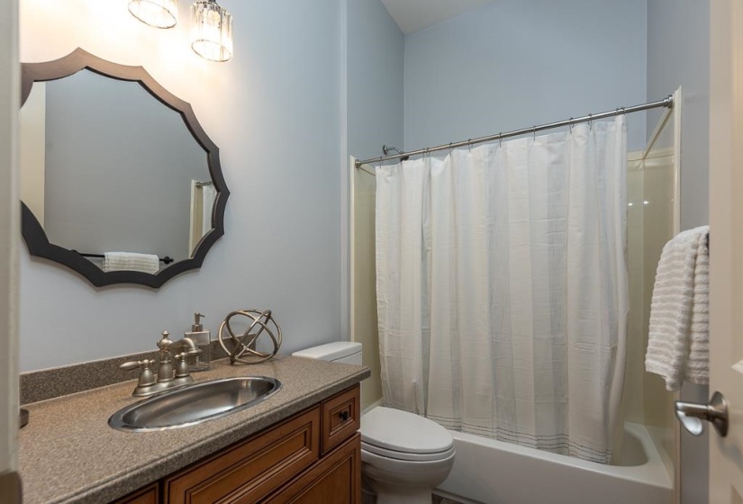 520 RIENZI DR, Memphis, Tennessee 38103, 4 Bedroom Bedrooms, 9 Room Rooms,3 BathroomBathrooms,Residential,For Sale,RIENZI,0,10223706