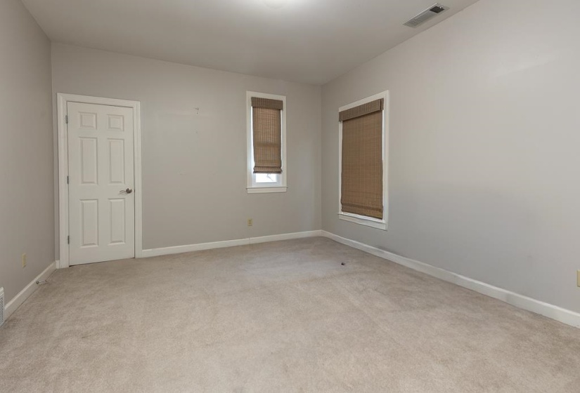 520 RIENZI DR, Memphis, Tennessee 38103, 4 Bedroom Bedrooms, 9 Room Rooms,3 BathroomBathrooms,Residential,For Sale,RIENZI,0,10223706