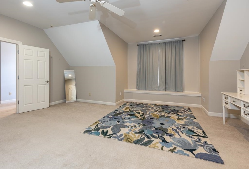 520 RIENZI DR, Memphis, Tennessee 38103, 4 Bedroom Bedrooms, 9 Room Rooms,3 BathroomBathrooms,Residential,For Sale,RIENZI,0,10223706