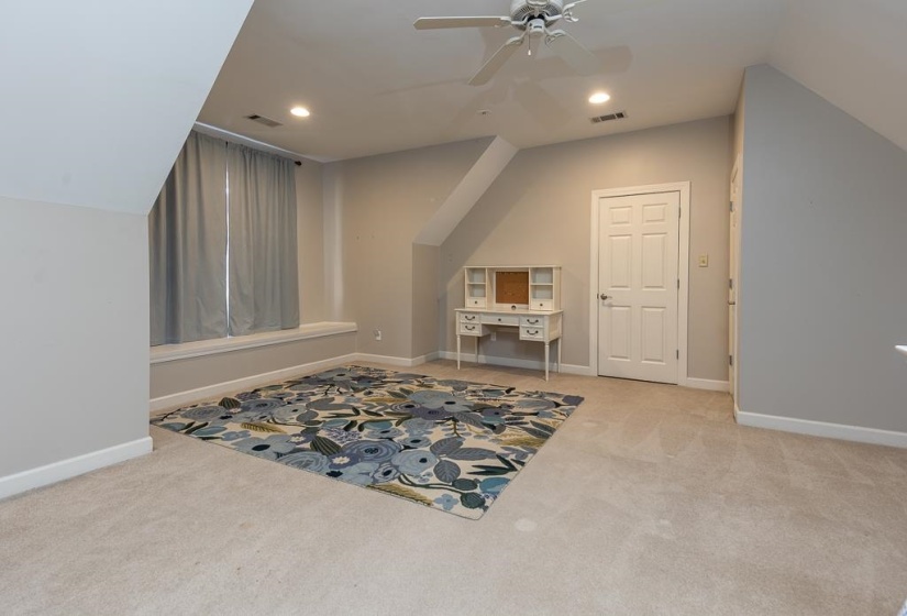 520 RIENZI DR, Memphis, Tennessee 38103, 4 Bedroom Bedrooms, 9 Room Rooms,3 BathroomBathrooms,Residential,For Sale,RIENZI,0,10223706