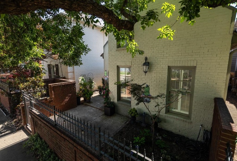 520 RIENZI DR, Memphis, Tennessee 38103, 4 Bedroom Bedrooms, 9 Room Rooms,3 BathroomBathrooms,Residential,For Sale,RIENZI,0,10223706