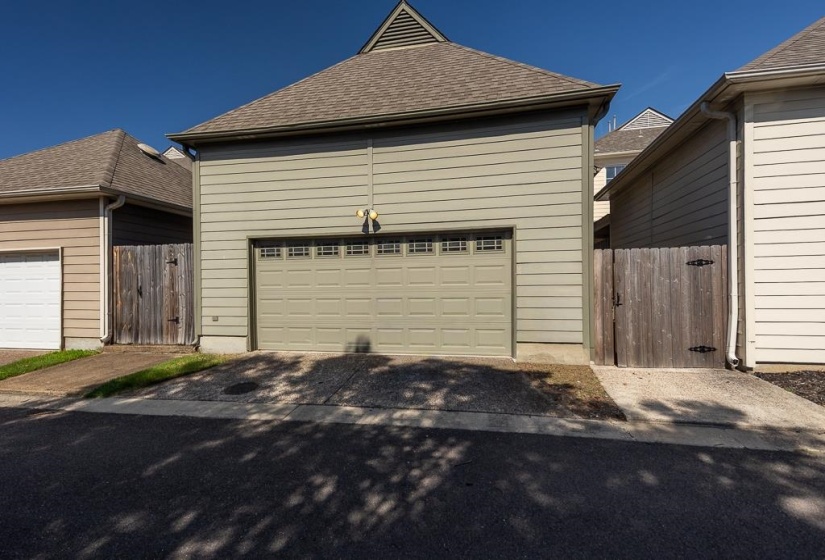 520 RIENZI DR, Memphis, Tennessee 38103, 4 Bedroom Bedrooms, 9 Room Rooms,3 BathroomBathrooms,Residential,For Sale,RIENZI,0,10223706