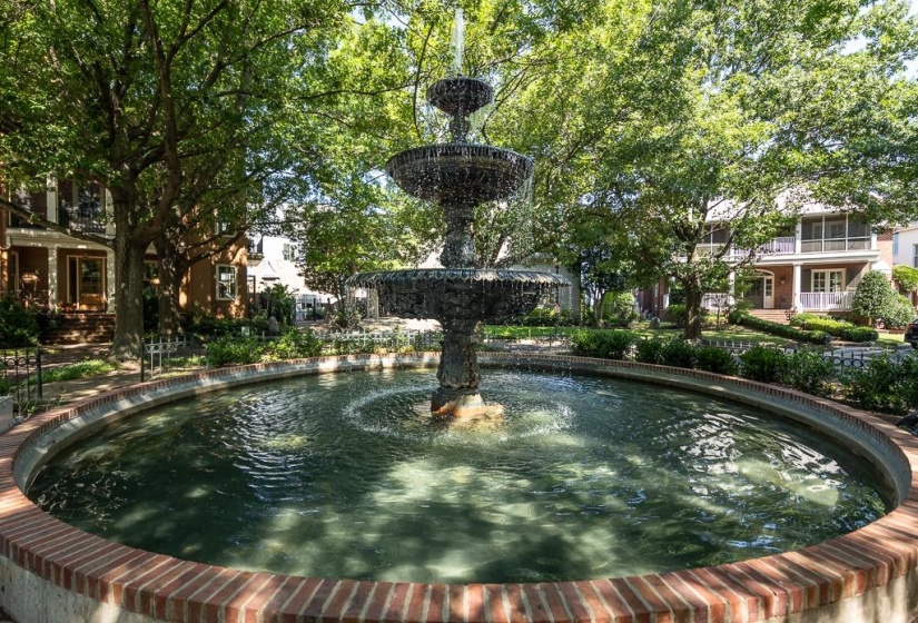 520 RIENZI DR, Memphis, Tennessee 38103, 4 Bedroom Bedrooms, 9 Room Rooms,3 BathroomBathrooms,Residential,For Sale,RIENZI,0,10223706