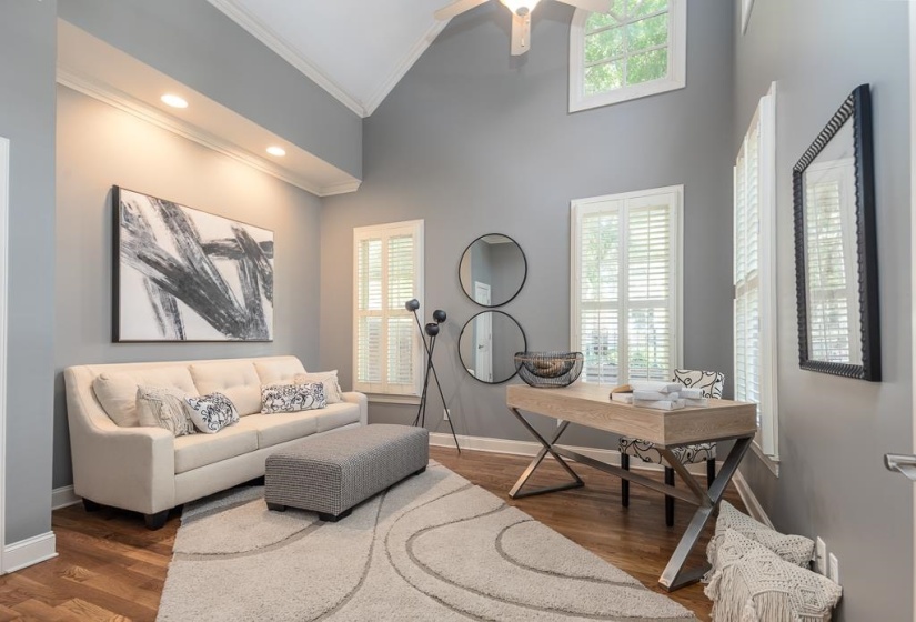 520 RIENZI DR, Memphis, Tennessee 38103, 4 Bedroom Bedrooms, 9 Room Rooms,3 BathroomBathrooms,Residential,For Sale,RIENZI,0,10223706