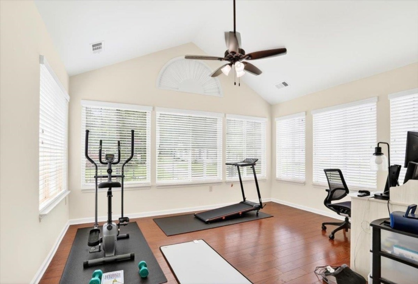 1601 SOUTHFIELD CIR, Memphis, Tennessee 38016, 2 Bedrooms Bedrooms, 6 Rooms Rooms,2 BathroomsBathrooms,Residential,For Sale,SOUTHFIELD,10223707