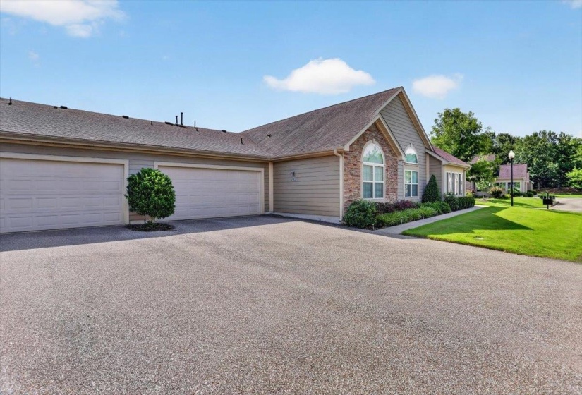 1601 SOUTHFIELD CIR, Memphis, Tennessee 38016, 2 Bedrooms Bedrooms, 6 Rooms Rooms,2 BathroomsBathrooms,Residential,For Sale,SOUTHFIELD,10223707