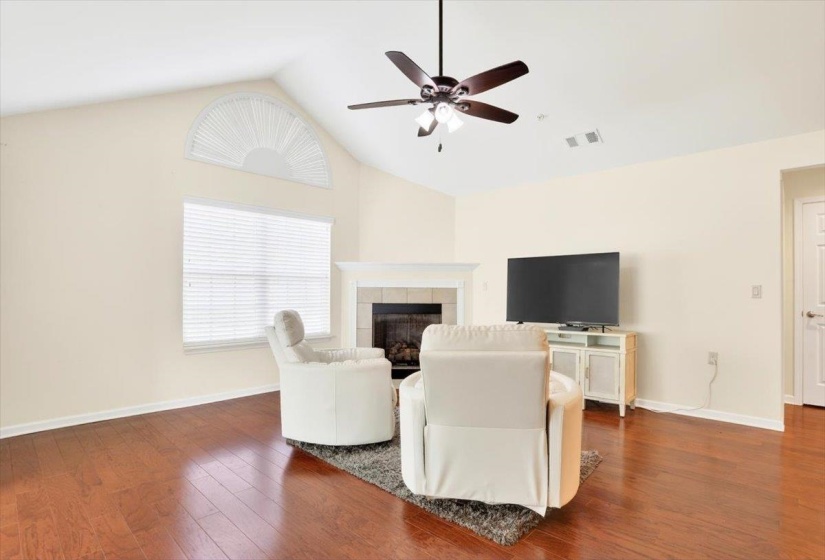 1601 SOUTHFIELD CIR, Memphis, Tennessee 38016, 2 Bedrooms Bedrooms, 6 Rooms Rooms,2 BathroomsBathrooms,Residential,For Sale,SOUTHFIELD,10223707