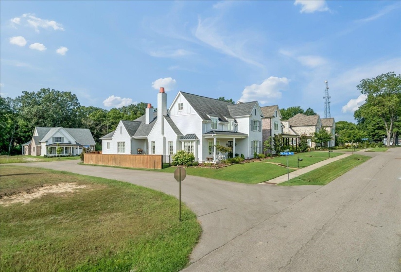 275 MOSSBERRY LN, Collierville, Tennessee 38017, 3 Bedroom Bedrooms, 10 Room Rooms,3.1 BathroomBathrooms,Residential,For Sale,MOSSBERRY,0,10223720