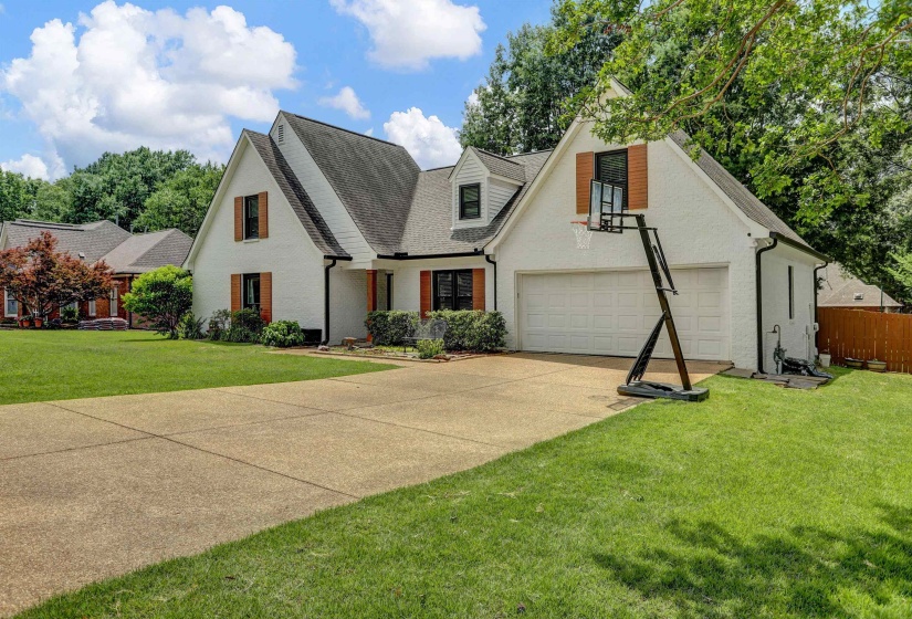 681 WHITTENBURG DR, Collierville, Tennessee 38017, 4 Bedroom Bedrooms, 8 Room Rooms,2.1 BathroomBathrooms,Residential,For Sale,WHITTENBURG,0,10223722