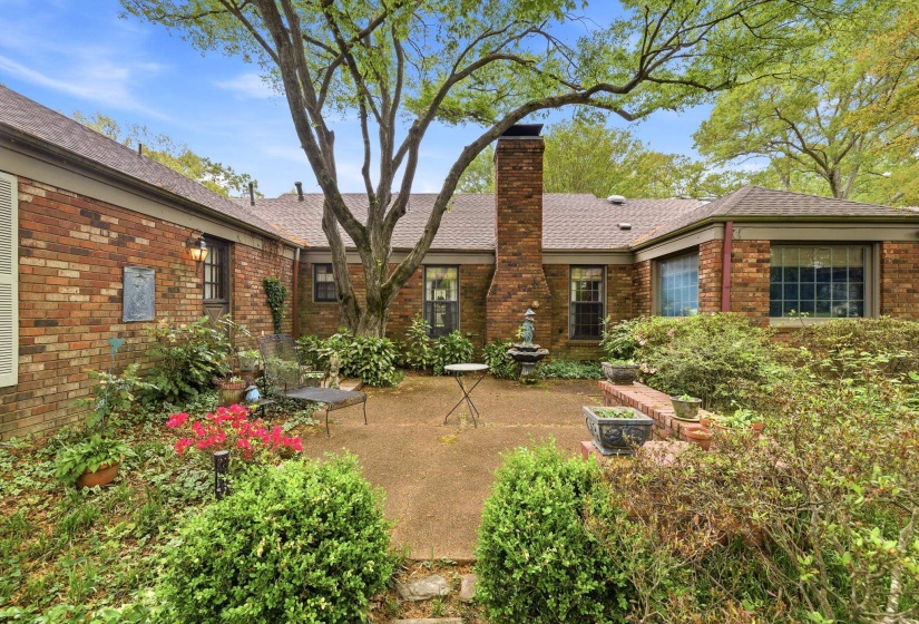 6668 MONMOUTH DR, Memphis, Tennessee 38120, 4 Bedroom Bedrooms, 8 Room Rooms,3.1 BathroomBathrooms,Residential,For Sale,MONMOUTH,0,10223736