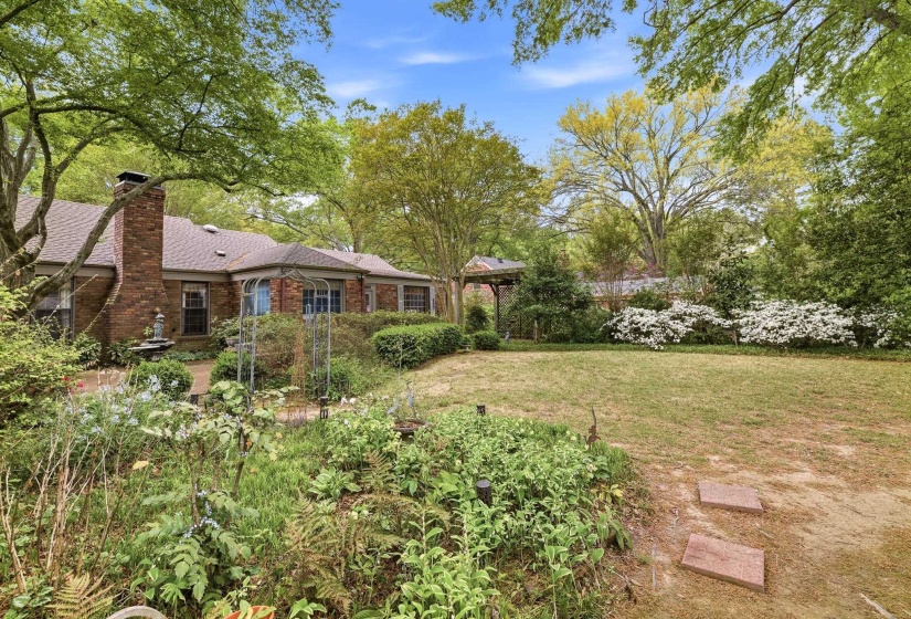 6668 MONMOUTH DR, Memphis, Tennessee 38120, 4 Bedroom Bedrooms, 8 Room Rooms,3.1 BathroomBathrooms,Residential,For Sale,MONMOUTH,0,10223736