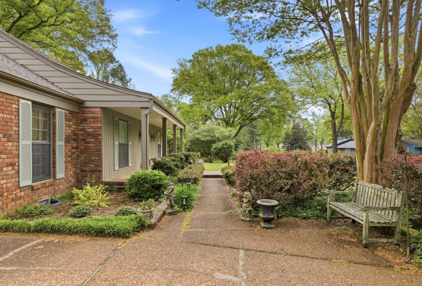 6668 MONMOUTH DR, Memphis, Tennessee 38120, 4 Bedroom Bedrooms, 8 Room Rooms,3.1 BathroomBathrooms,Residential,For Sale,MONMOUTH,0,10223736