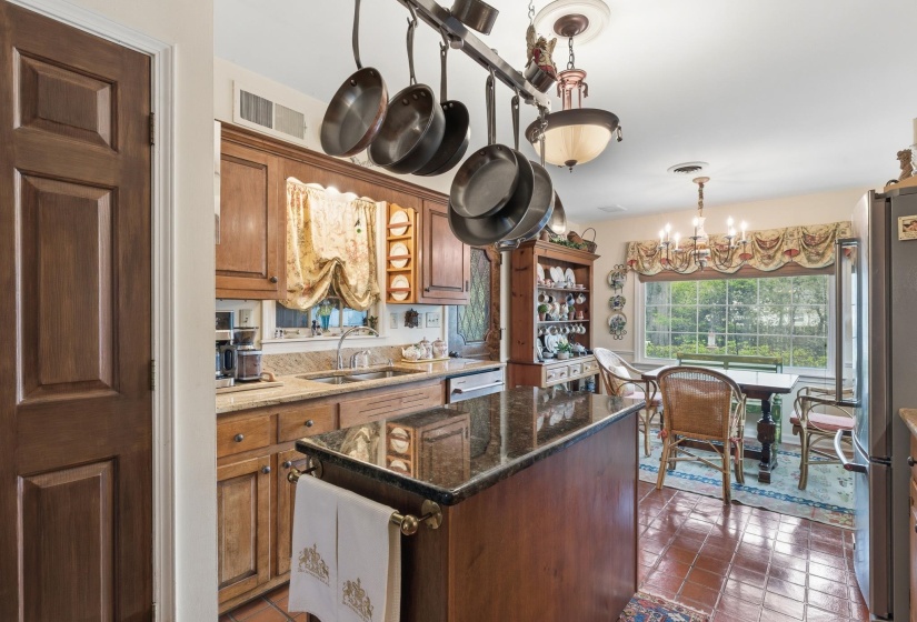 6668 MONMOUTH DR, Memphis, Tennessee 38120, 4 Bedroom Bedrooms, 8 Room Rooms,3.1 BathroomBathrooms,Residential,For Sale,MONMOUTH,0,10223736