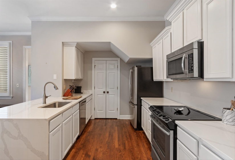 948 RIVER BREEZE DR, Memphis, Tennessee 38103, 3 Bedrooms Bedrooms, 6 Rooms Rooms,3 BathroomsBathrooms,Rental Properties,For Sale,RIVER BREEZE,10223759
