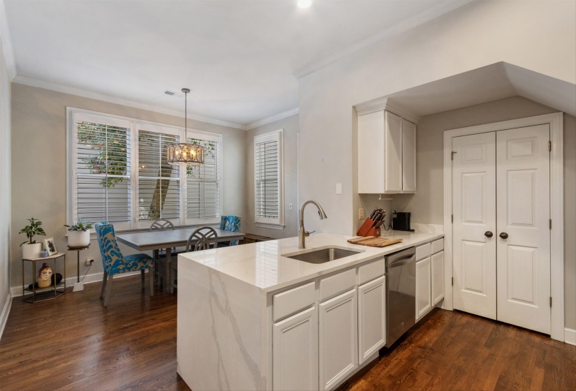 948 RIVER BREEZE DR, Memphis, Tennessee 38103, 3 Bedrooms Bedrooms, 6 Rooms Rooms,3 BathroomsBathrooms,Rental Properties,For Sale,RIVER BREEZE,10223759