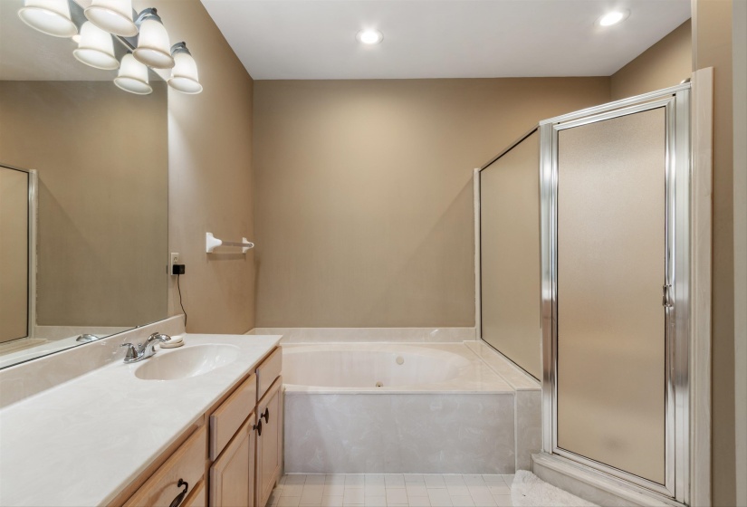 948 RIVER BREEZE DR, Memphis, Tennessee 38103, 3 Bedrooms Bedrooms, 6 Rooms Rooms,3 BathroomsBathrooms,Rental Properties,For Sale,RIVER BREEZE,10223759