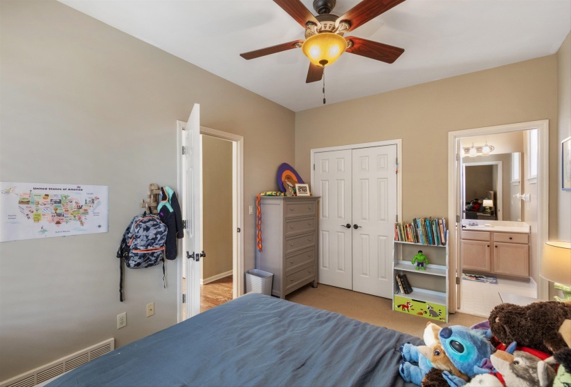 948 RIVER BREEZE DR, Memphis, Tennessee 38103, 3 Bedrooms Bedrooms, 6 Rooms Rooms,3 BathroomsBathrooms,Rental Properties,For Sale,RIVER BREEZE,10223759