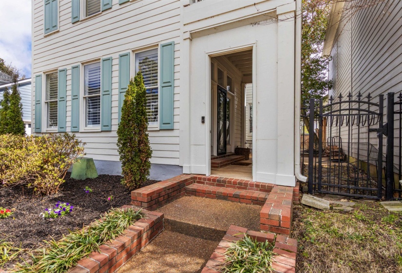 948 RIVER BREEZE DR, Memphis, Tennessee 38103, 3 Bedrooms Bedrooms, 6 Rooms Rooms,3 BathroomsBathrooms,Rental Properties,For Sale,RIVER BREEZE,10223759