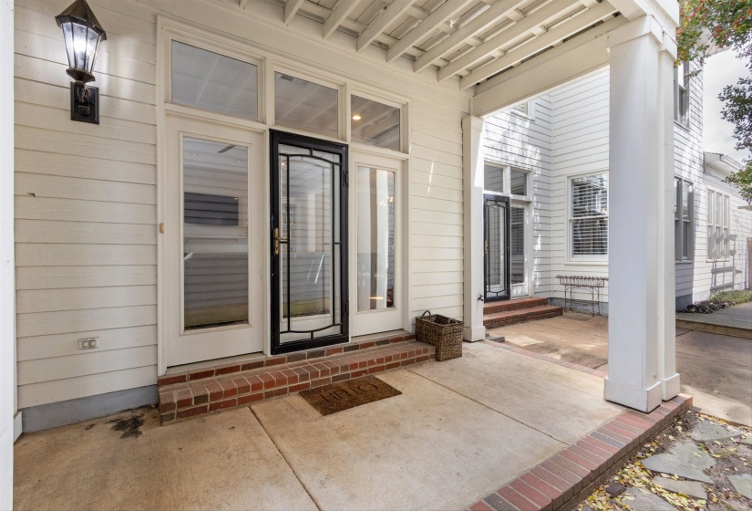 948 RIVER BREEZE DR, Memphis, Tennessee 38103, 3 Bedrooms Bedrooms, 6 Rooms Rooms,3 BathroomsBathrooms,Rental Properties,For Sale,RIVER BREEZE,10223759