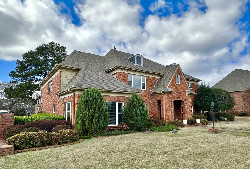 2247 OTTERBURN LN, Germantown, Tennessee 38139, 4 Bedrooms Bedrooms, 11 Rooms Rooms,3.2 BathroomsBathrooms,Residential,For Sale,OTTERBURN,10218139