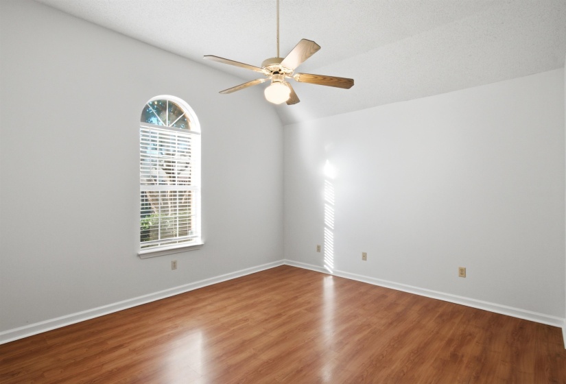 817 PECAN GARDENS CIR, Memphis, Tennessee 38122, 3 Bedrooms Bedrooms, 6 Rooms Rooms,2 BathroomsBathrooms,Residential,For Sale,PECAN GARDENS,10223296