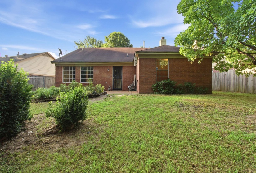 817 PECAN GARDENS CIR, Memphis, Tennessee 38122, 3 Bedrooms Bedrooms, 6 Rooms Rooms,2 BathroomsBathrooms,Residential,For Sale,PECAN GARDENS,10223296