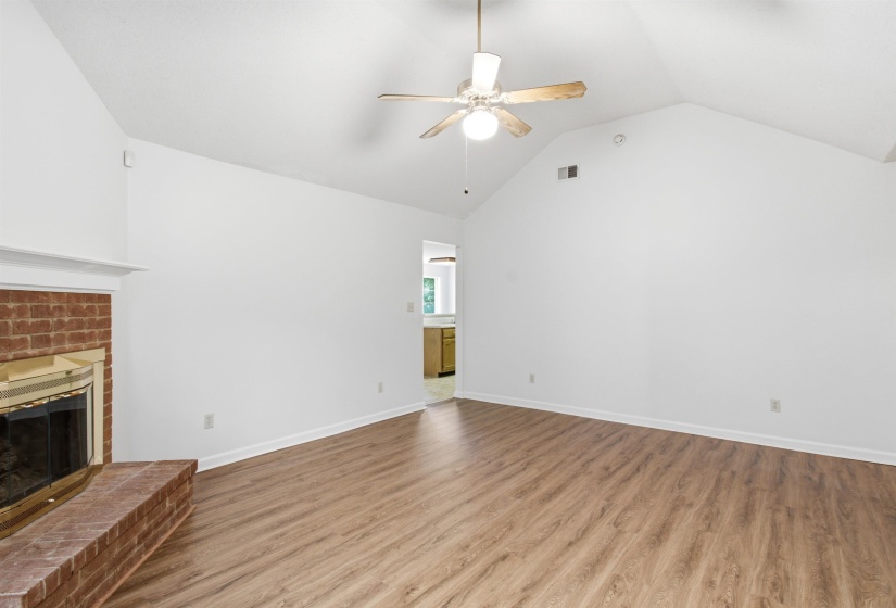 817 PECAN GARDENS CIR, Memphis, Tennessee 38122, 3 Bedrooms Bedrooms, 6 Rooms Rooms,2 BathroomsBathrooms,Residential,For Sale,PECAN GARDENS,10223296