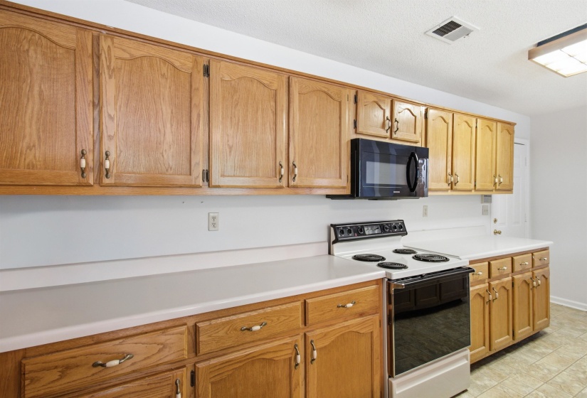 817 PECAN GARDENS CIR, Memphis, Tennessee 38122, 3 Bedrooms Bedrooms, 6 Rooms Rooms,2 BathroomsBathrooms,Residential,For Sale,PECAN GARDENS,10223296