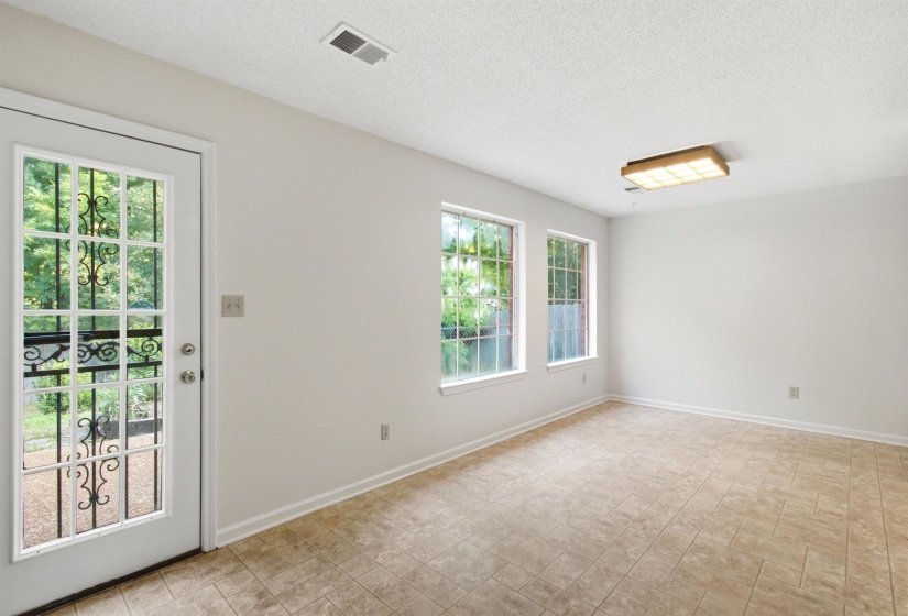 817 PECAN GARDENS CIR, Memphis, Tennessee 38122, 3 Bedrooms Bedrooms, 6 Rooms Rooms,2 BathroomsBathrooms,Residential,For Sale,PECAN GARDENS,10223296