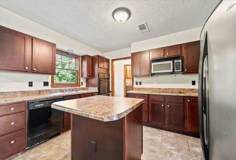 8861 BRIARWOOD CV, Memphis, Tennessee 38018, 4 Bedrooms Bedrooms, 7 Rooms Rooms,2.1 BathroomsBathrooms,Residential,For Sale,BRIARWOOD,10223756
