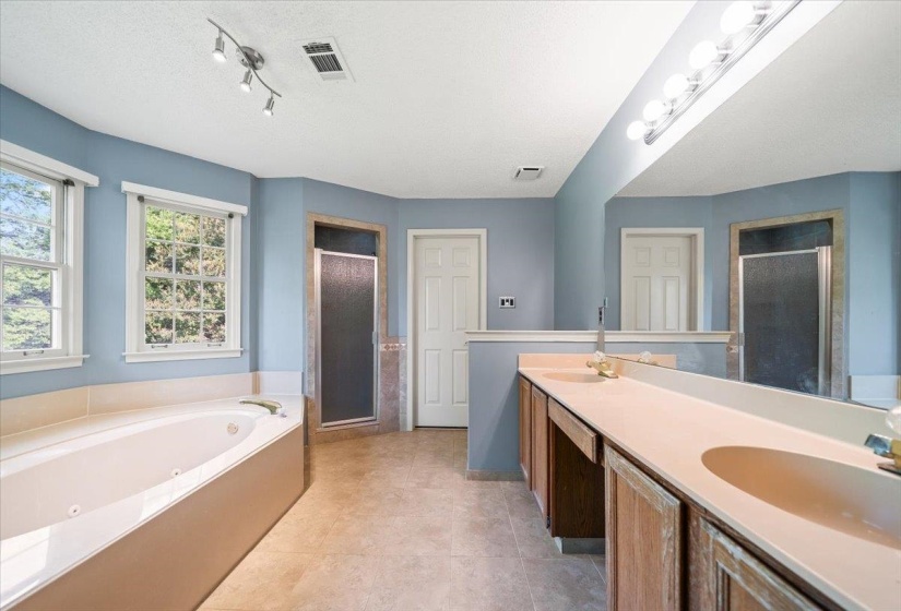 8861 BRIARWOOD CV, Memphis, Tennessee 38018, 4 Bedrooms Bedrooms, 7 Rooms Rooms,2.1 BathroomsBathrooms,Residential,For Sale,BRIARWOOD,10223756